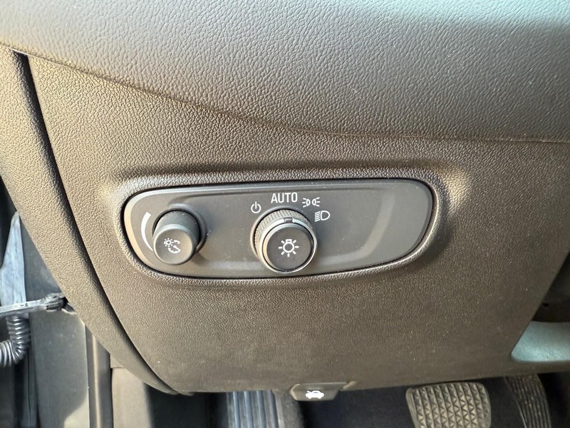 Chevrolet Equinox Vehicle Image 18
