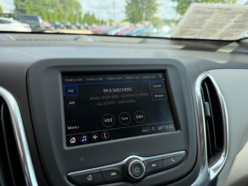 Chevrolet Equinox Vehicle Image 24