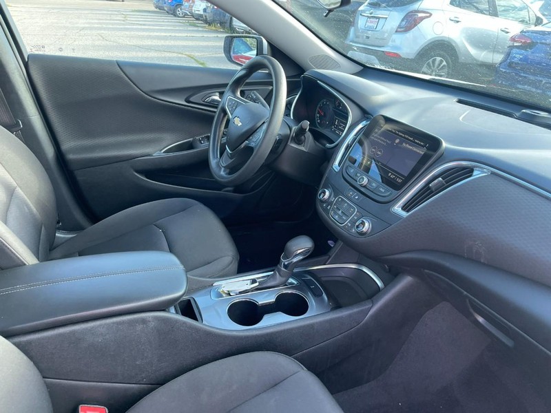 2021 Chevrolet Malibu 1LT photo 2