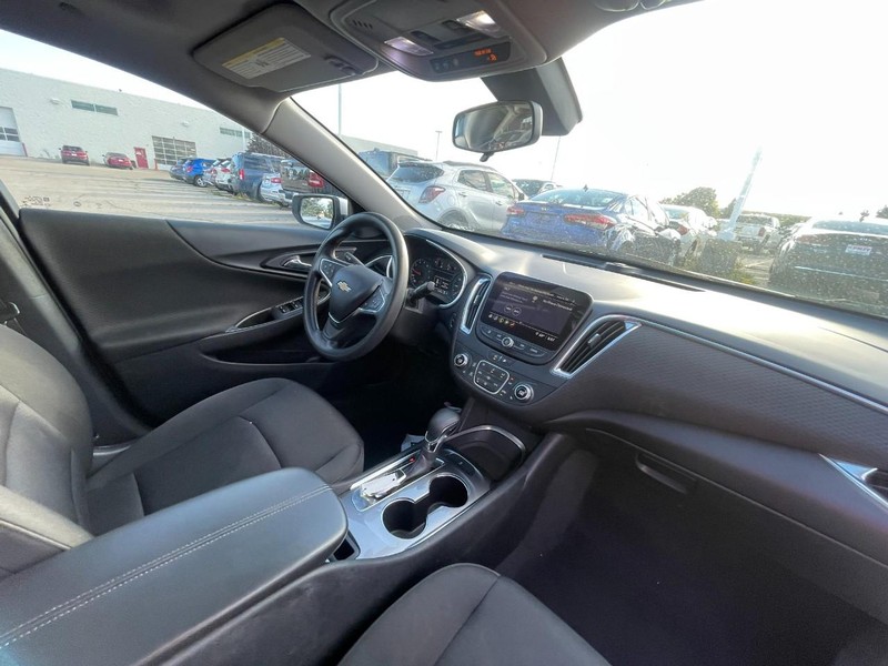 Chevrolet Malibu Vehicle Image 05