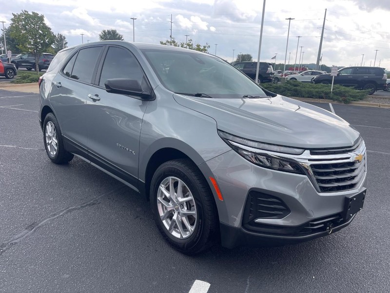 Chevrolet Equinox Vehicle Image 02