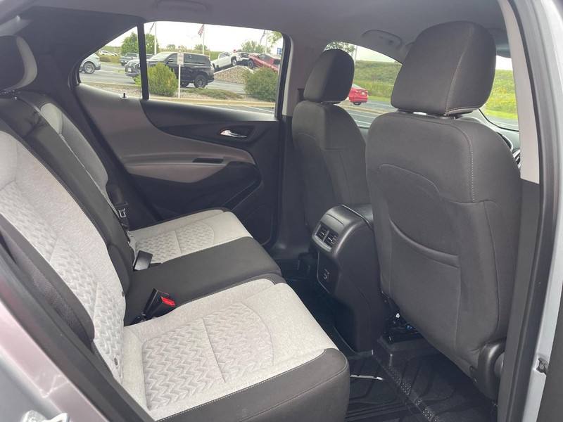 Chevrolet Equinox Vehicle Image 12