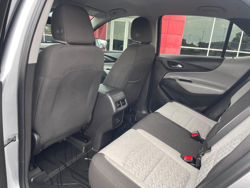 Chevrolet Equinox Vehicle Image 14
