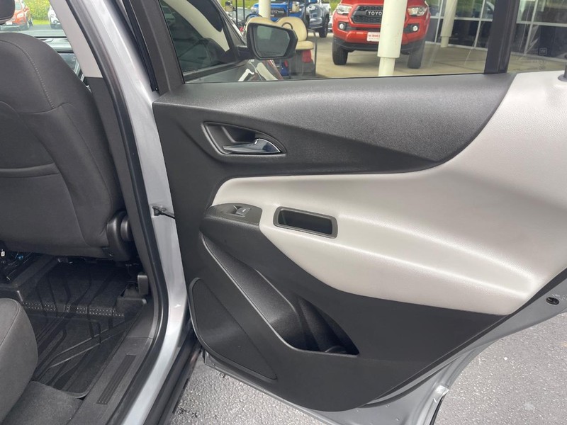 Chevrolet Equinox Vehicle Image 16