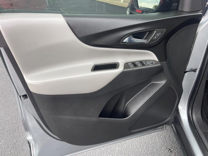 Chevrolet Equinox Vehicle Image 17