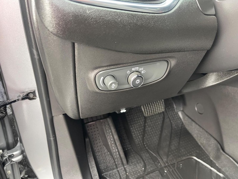 Chevrolet Equinox Vehicle Image 22