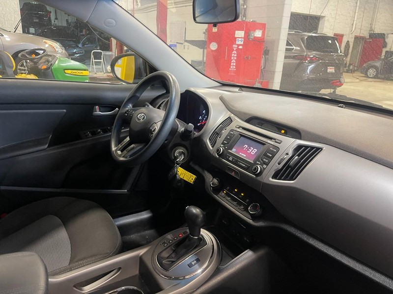 Kia Sportage Vehicle Image 02