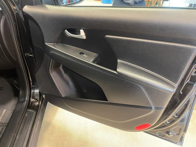 Kia Sportage Vehicle Image 11