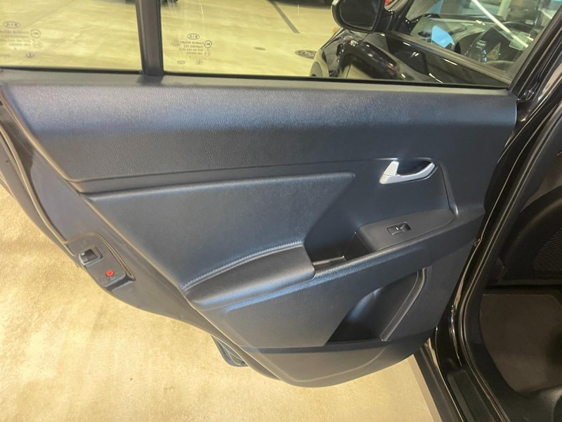 Kia Sportage Vehicle Image 16