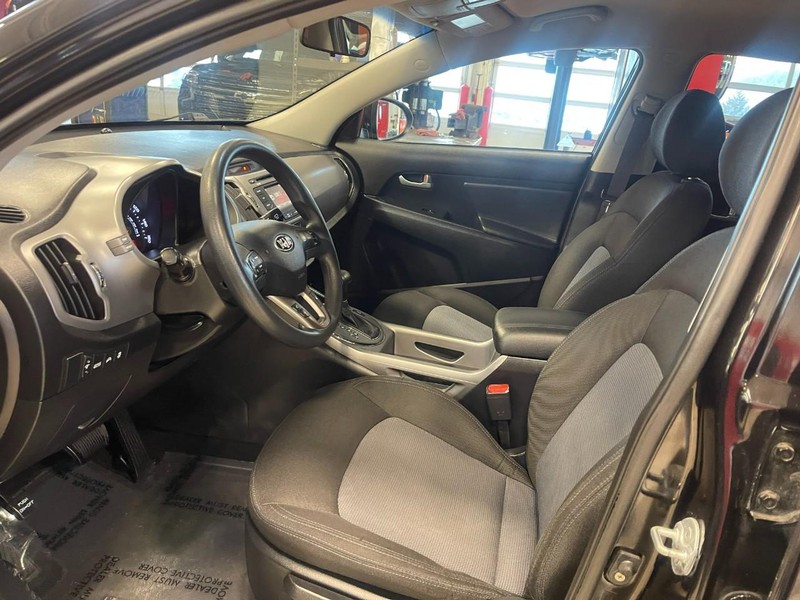 Kia Sportage Vehicle Image 17