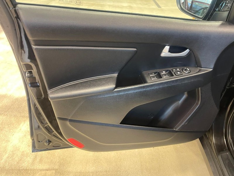 Kia Sportage Vehicle Image 18