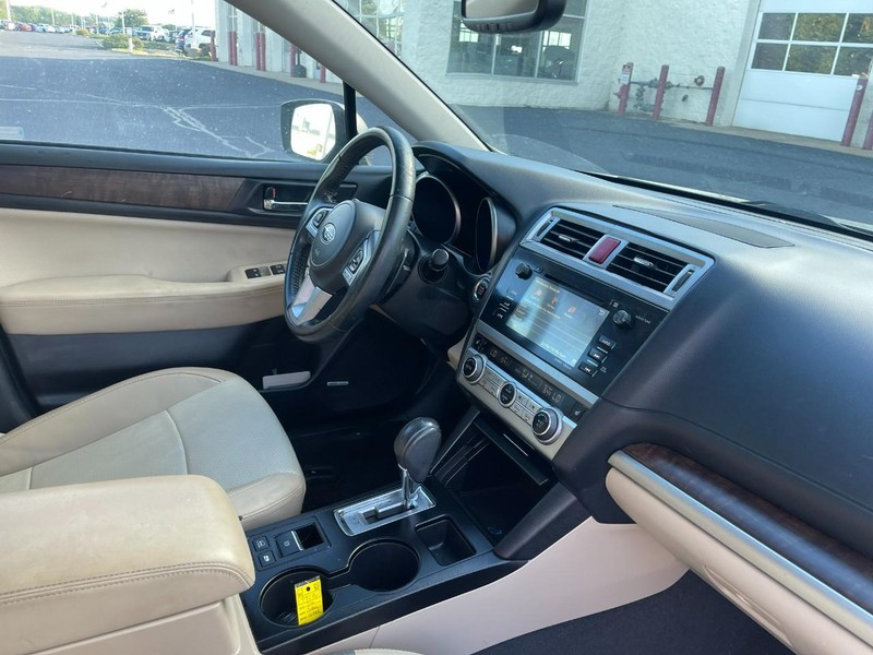 Subaru Outback Vehicle Image 02