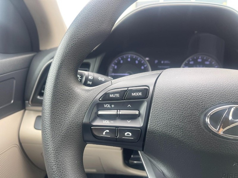 Hyundai Elantra Vehicle Image 18