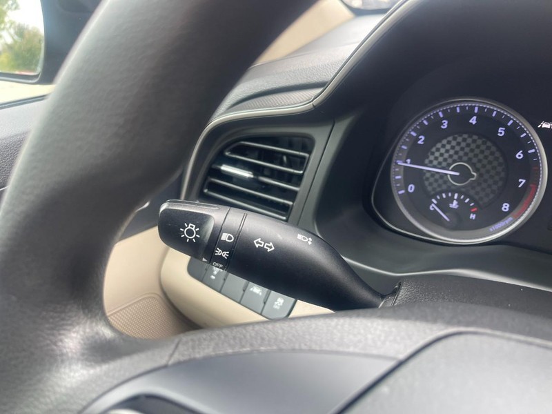 Hyundai Elantra Vehicle Image 20