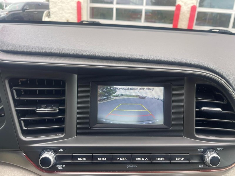 Hyundai Elantra Vehicle Image 23