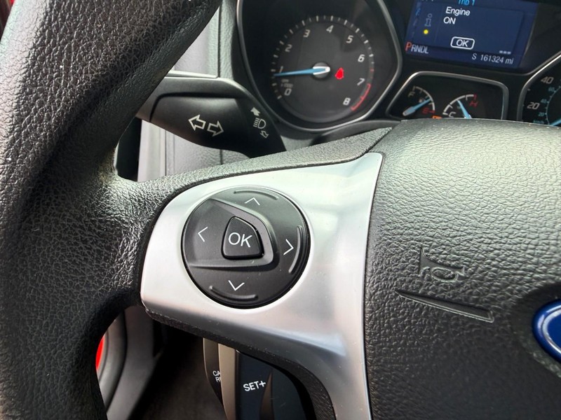Ford Focus Sedan Vehicle Image 17