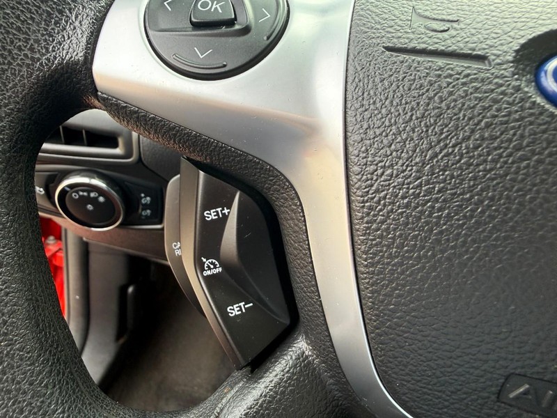 Ford Focus Sedan Vehicle Image 18