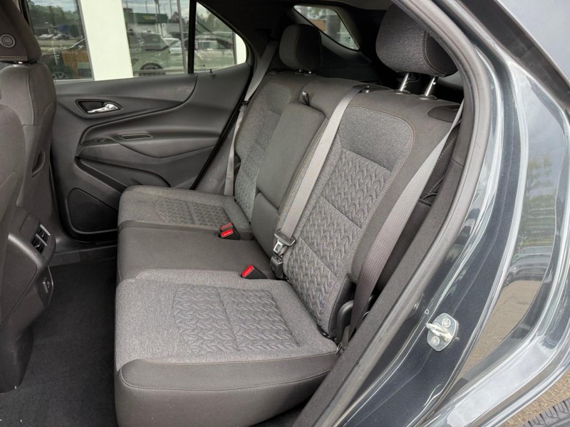 Chevrolet Equinox Vehicle Image 11