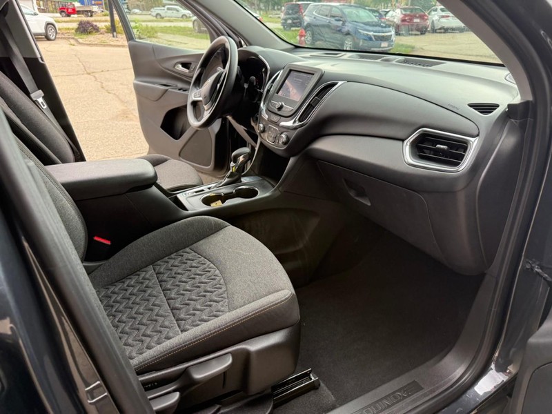 Chevrolet Equinox Vehicle Image 17