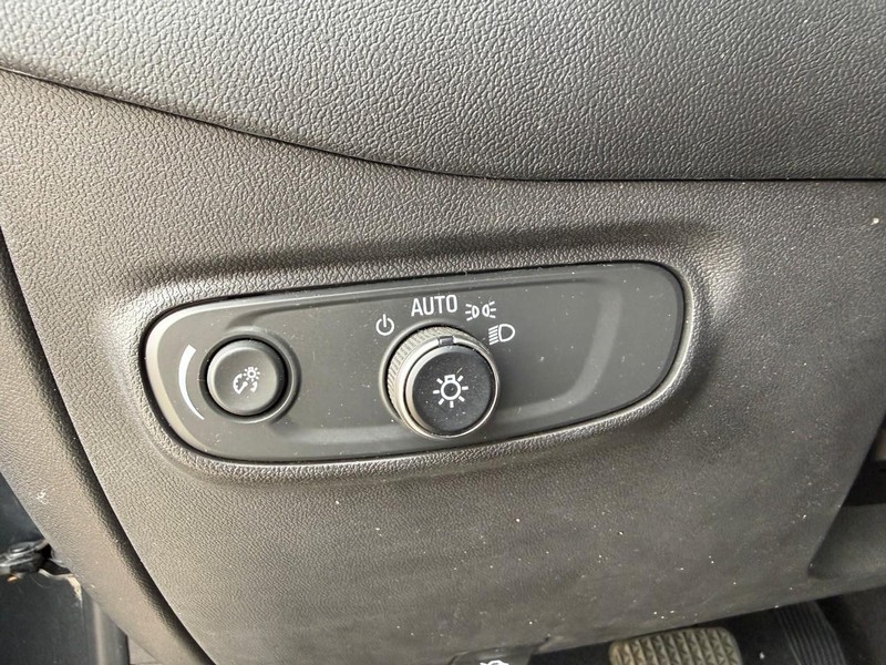 Chevrolet Equinox Vehicle Image 18