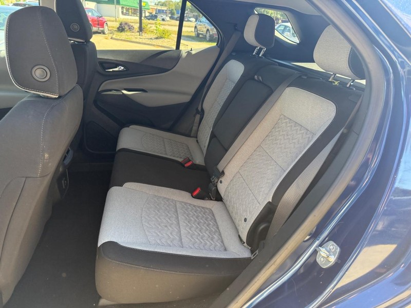 Chevrolet Equinox Vehicle Image 11