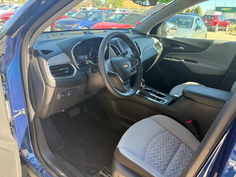 Chevrolet Equinox Vehicle Image 12