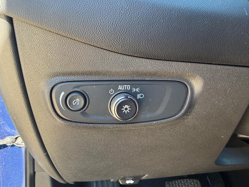 Chevrolet Equinox Vehicle Image 16