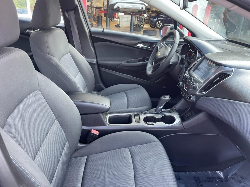 Chevrolet Cruze Vehicle Image 06