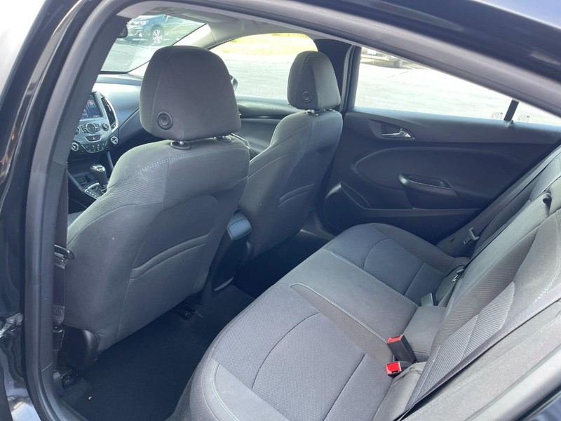 Chevrolet Cruze Vehicle Image 13