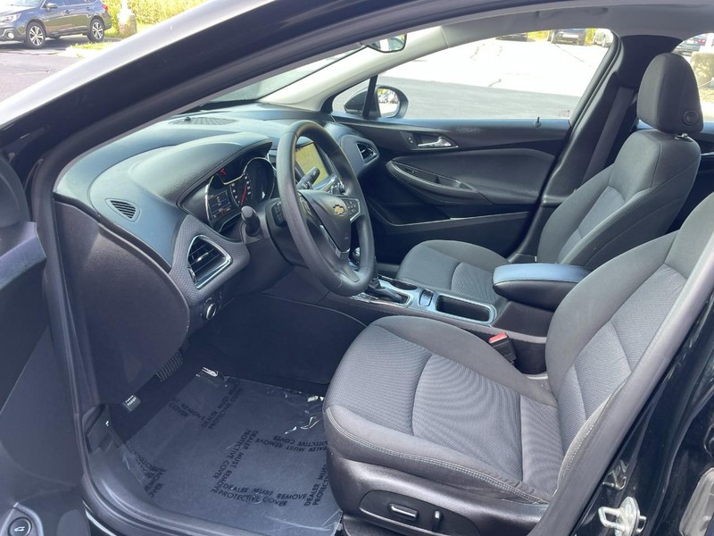 Chevrolet Cruze Vehicle Image 15