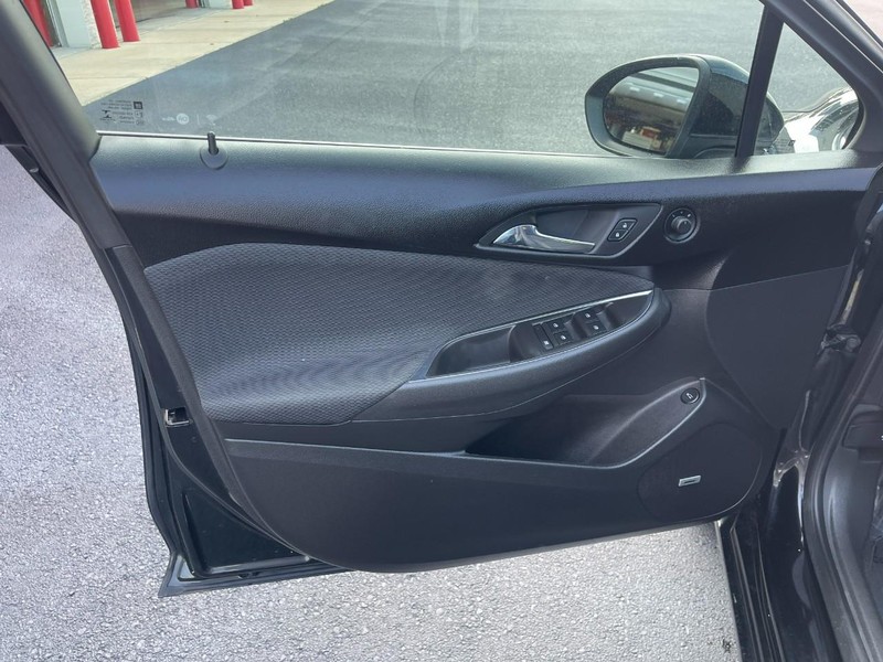 Chevrolet Cruze Vehicle Image 16