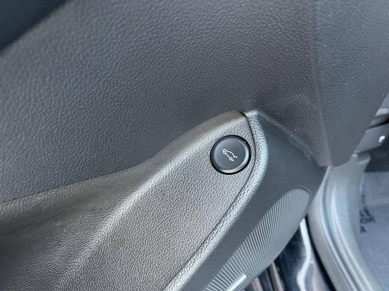 Chevrolet Cruze Vehicle Image 17