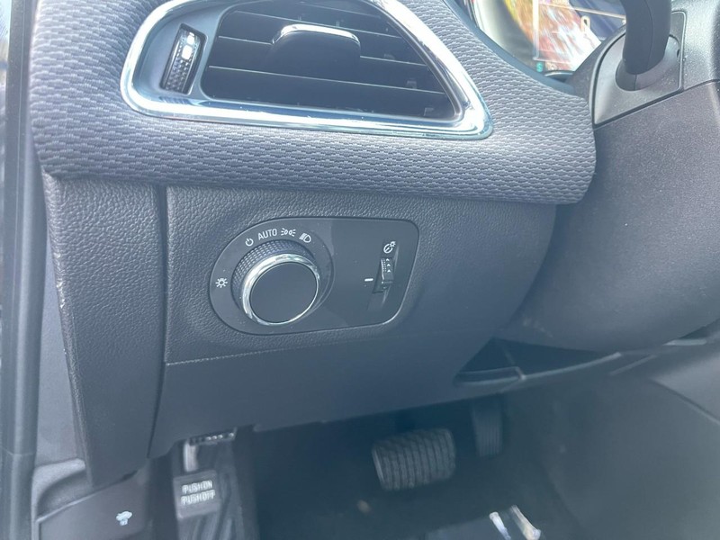 Chevrolet Cruze Vehicle Image 18