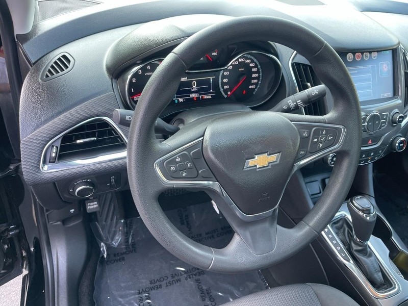 Chevrolet Cruze Vehicle Image 19