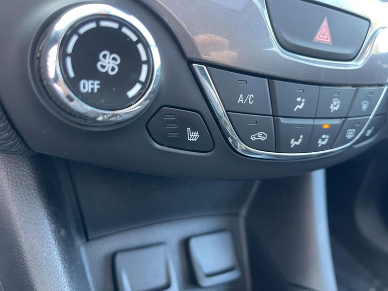 Chevrolet Cruze Vehicle Image 27