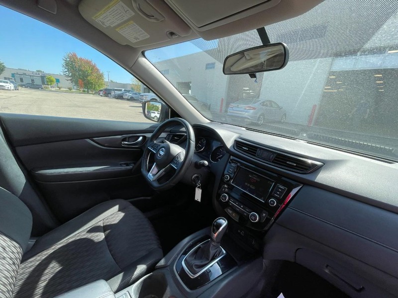 Nissan Rogue Vehicle Image 04