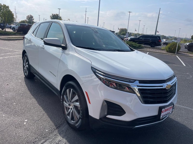 2023 Chevrolet Equinox LT photo 2