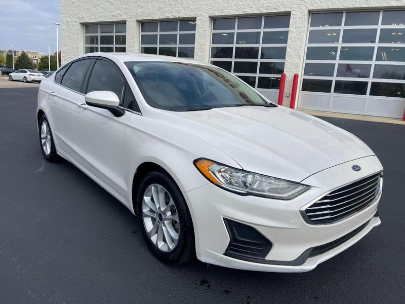 Ford Fusion Vehicle Image 02