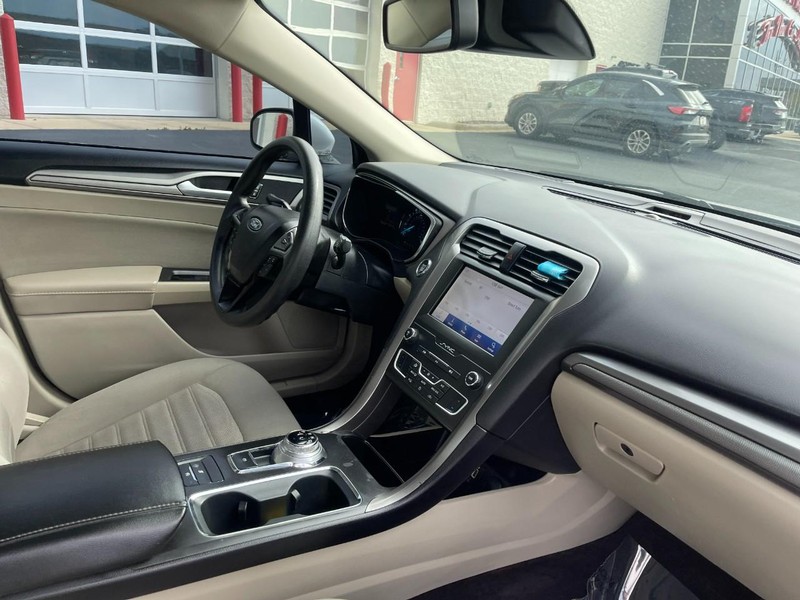 Ford Fusion Vehicle Image 09