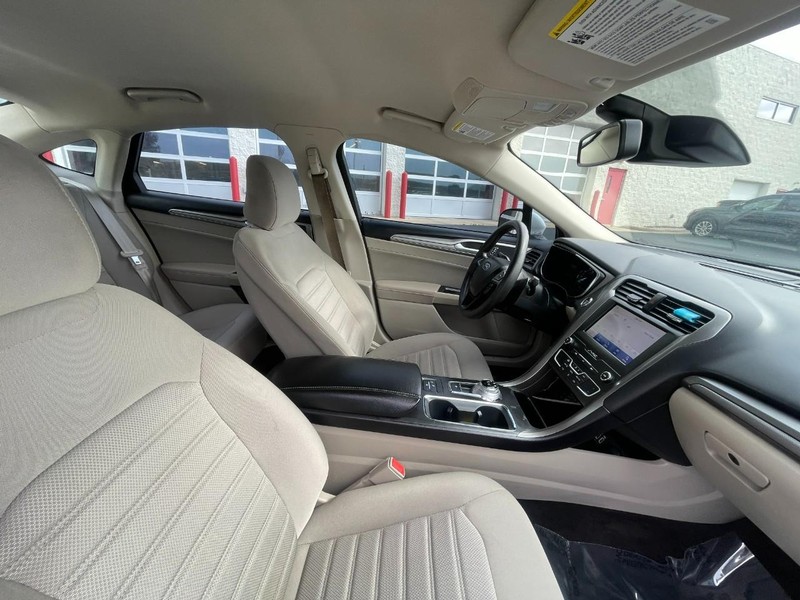 Ford Fusion Vehicle Image 10