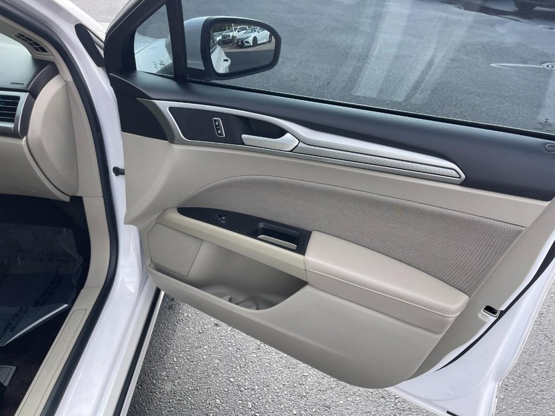 Ford Fusion Vehicle Image 11