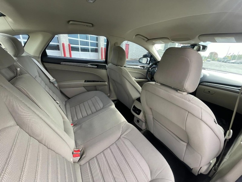 Ford Fusion Vehicle Image 13