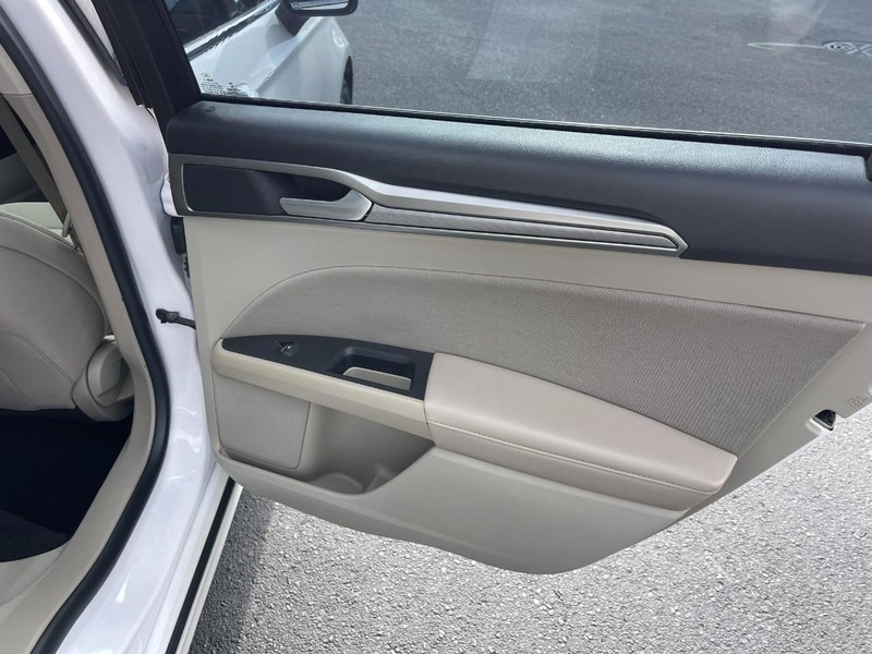 Ford Fusion Vehicle Image 14