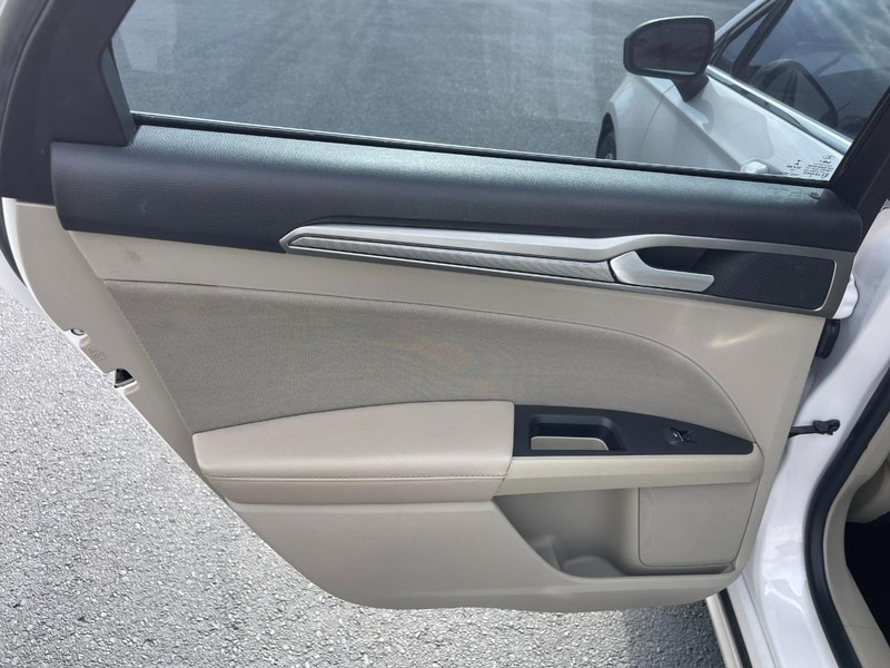 Ford Fusion Vehicle Image 17