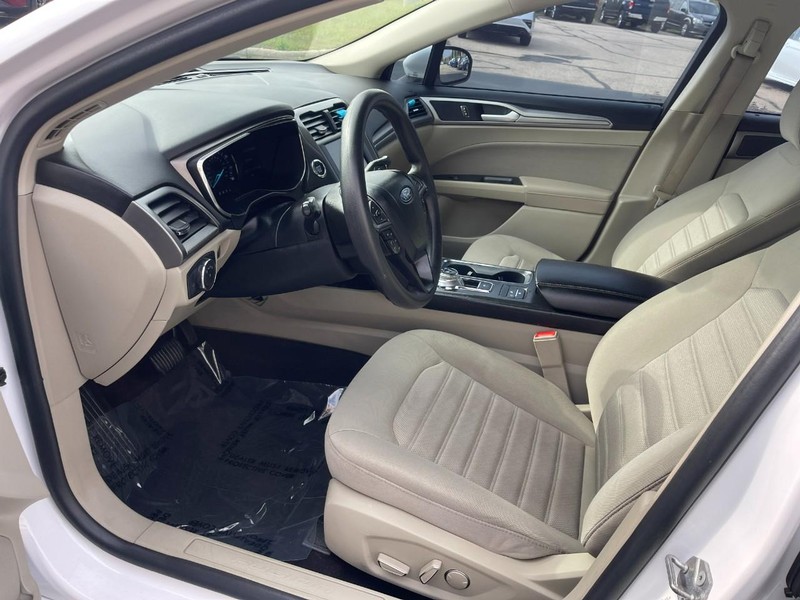 Ford Fusion Vehicle Image 18