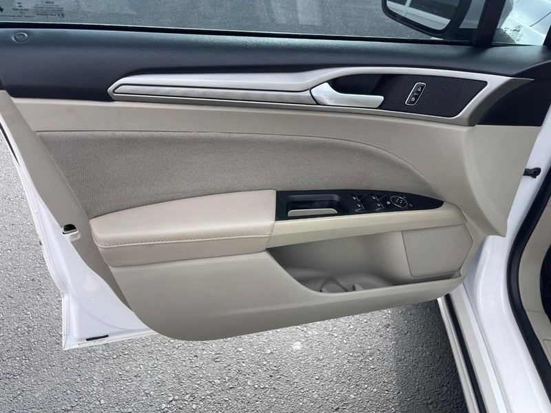 Ford Fusion Vehicle Image 19