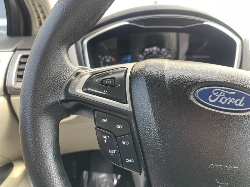 Ford Fusion Vehicle Image 21
