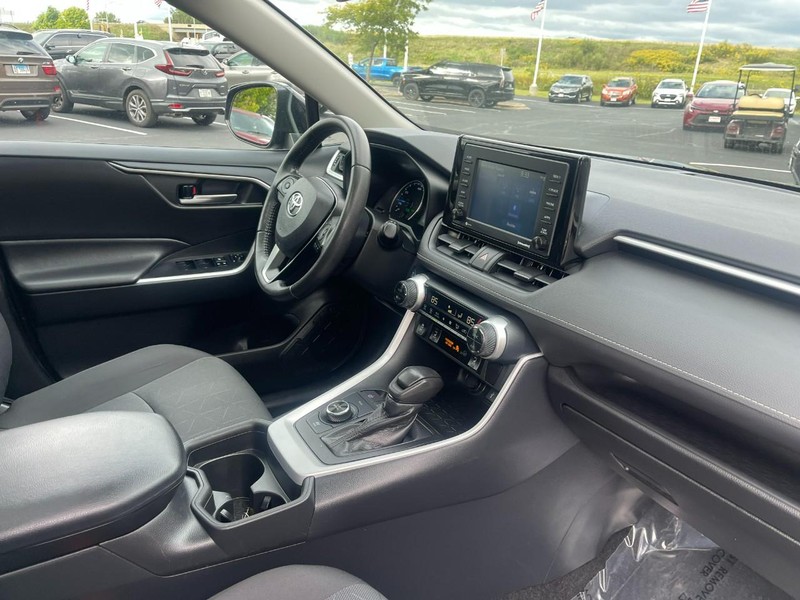 Toyota RAV4 Vehicle Image 09
