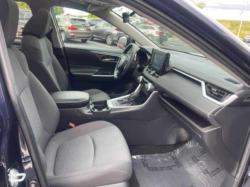 Toyota RAV4 Vehicle Image 11