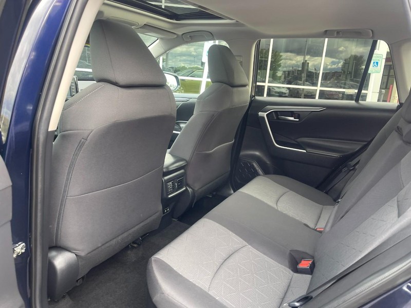 Toyota RAV4 Vehicle Image 17